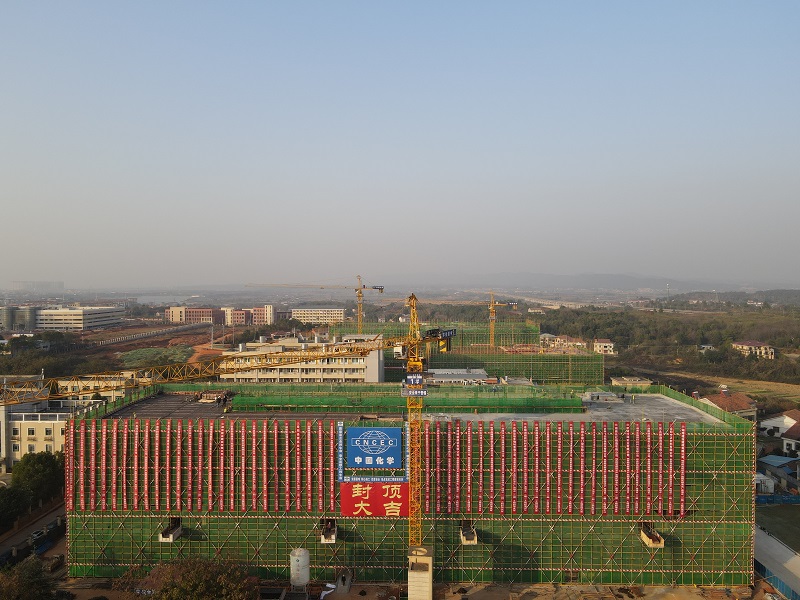 市政公司岳陽高新區標準化廠房(二期)項目單體封頂