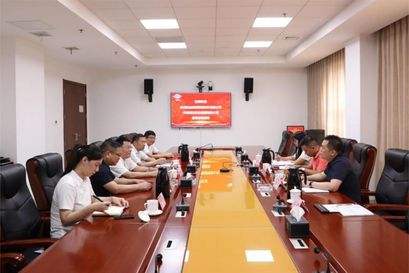 趙亮?xí)?jiàn)貴州凱迪森新能源材料公司副總經(jīng)理唐文衛(wèi)